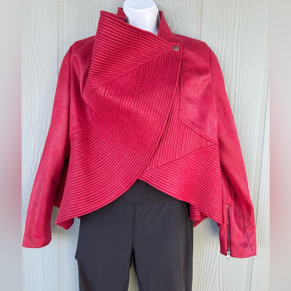 188*.CO BY CO Women’s Red Batman Fashion Faux Leather Jacket
Size:M